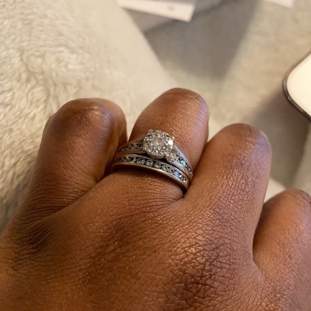 Zales wedding ring set in white Gold 1karat set